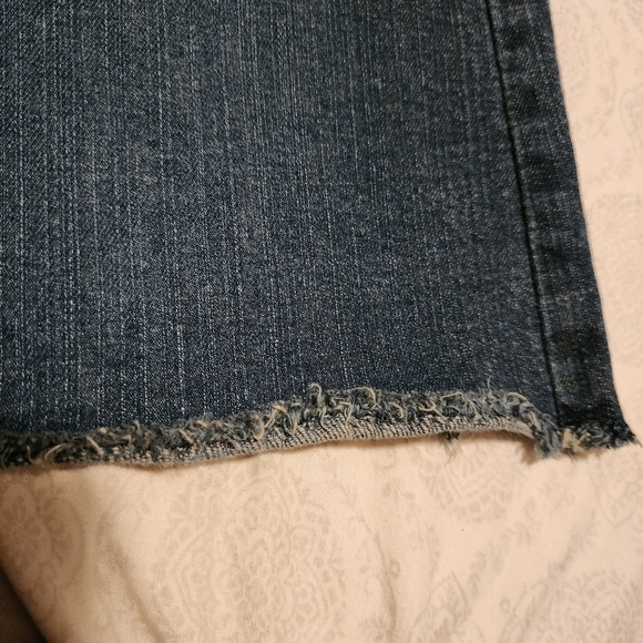 Levi’s Deconstructed Dark Wash Blue Denim Mini Skirt Raw Hem Women's Size 8 EUC - Picture 9 of 16